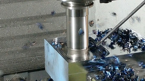 Roughing comparison: high-feed ramping vs. high-efficiency milling